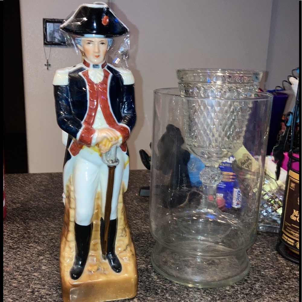 Vtg 🆕Statue/decanter